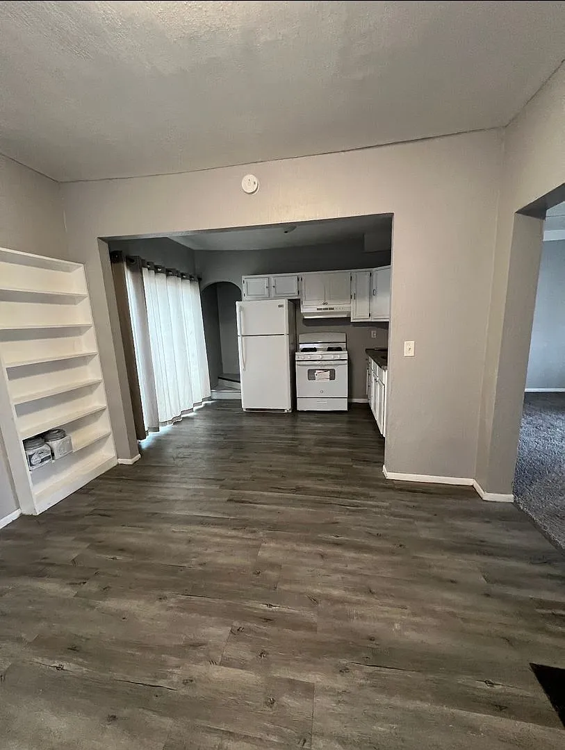 Spacious 2 Bedroom, 2 Bathroom Home for Rent 712 E. 15th St., Davenport, IA 52803 — Photo 4