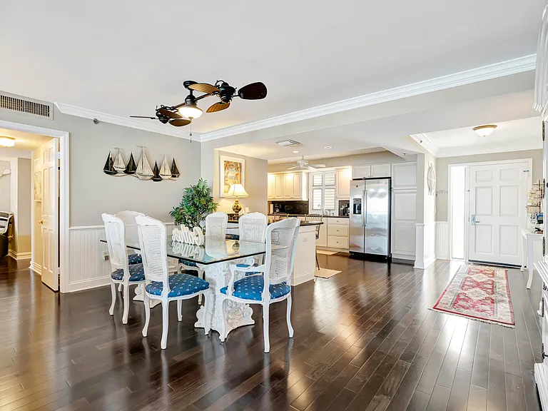 100 Beach Rd #903 — Photo 12