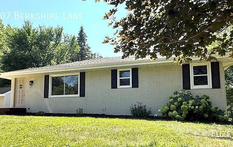 6907 Berkshire Ln — Photo 1