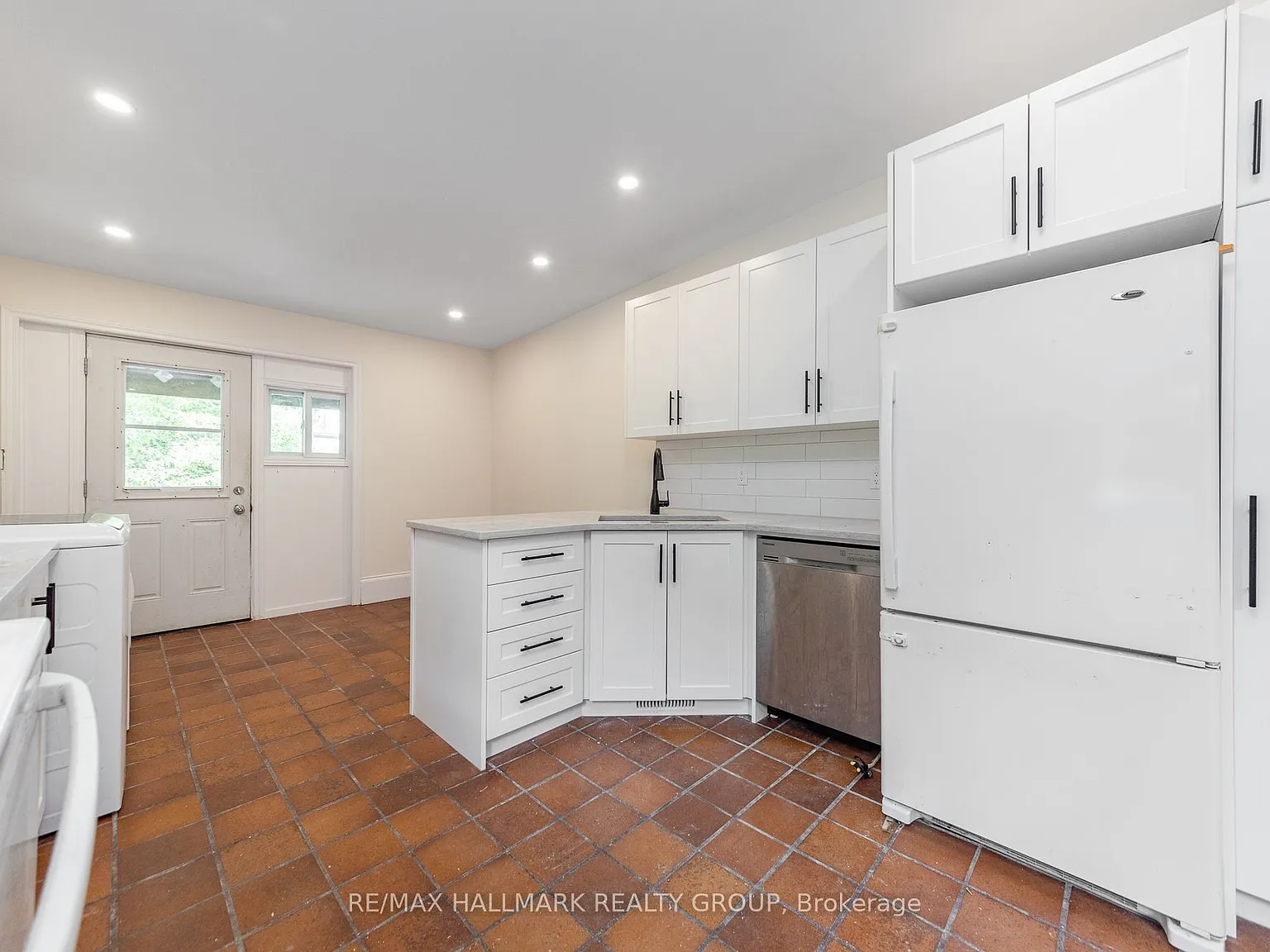 2 bed, $2,400 — Photo 2