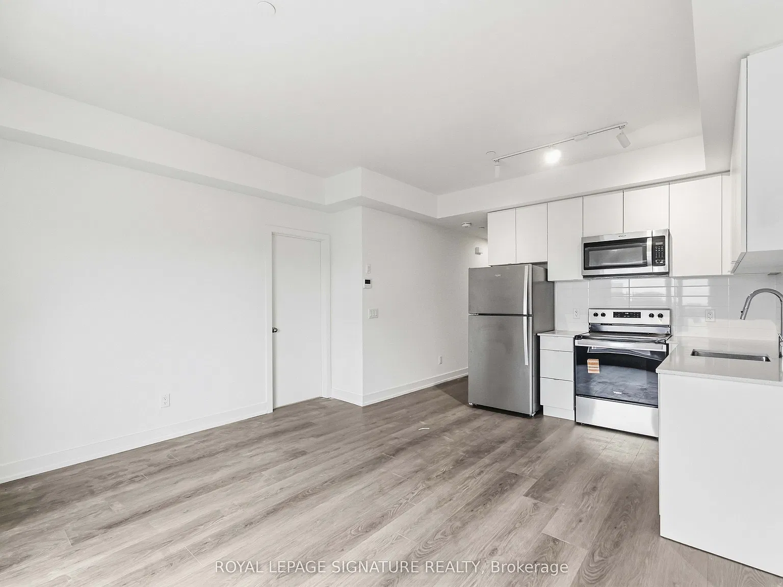 3 bed, $2,200 — Photo 3