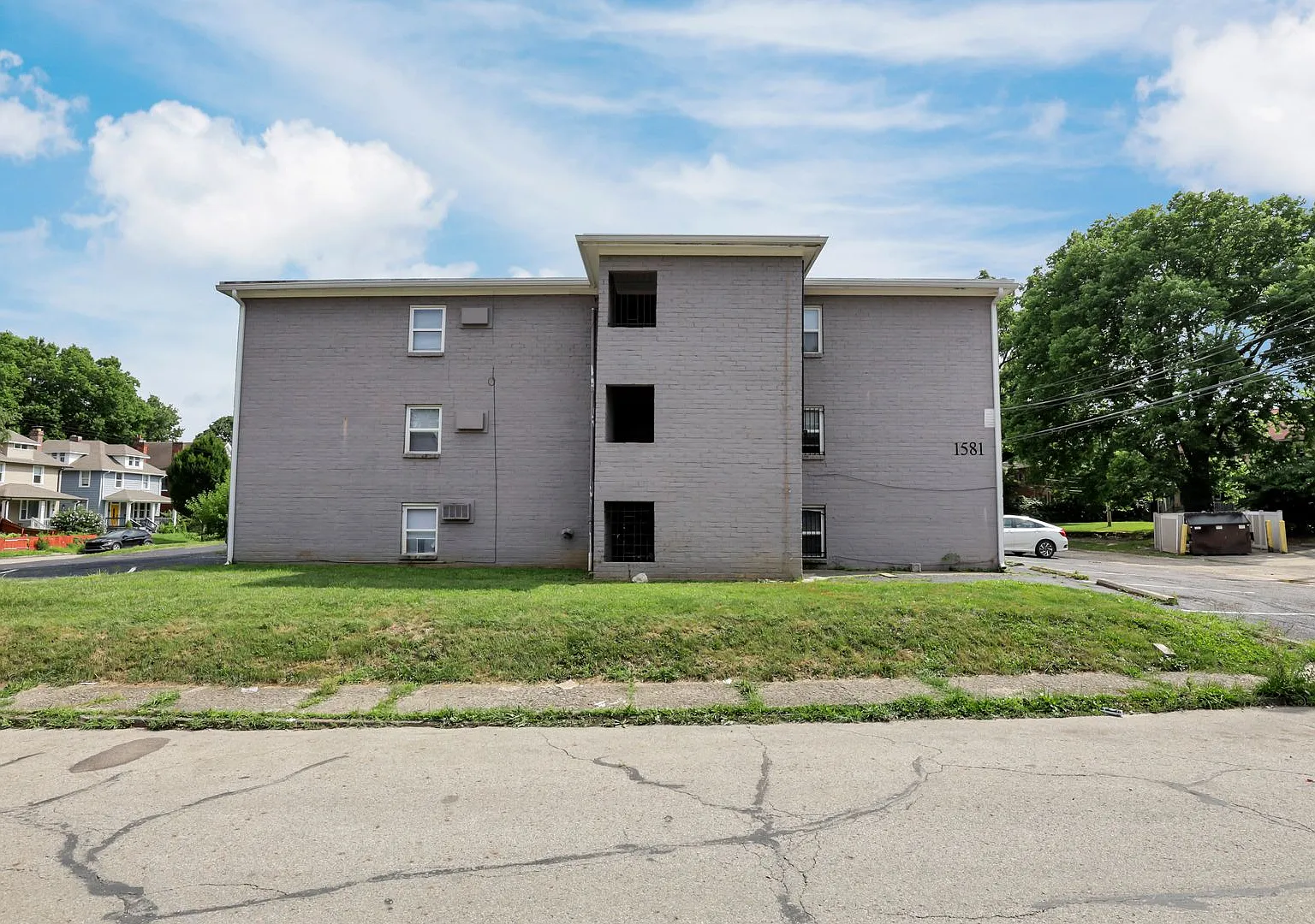 1581 E Mound St — Photo 3