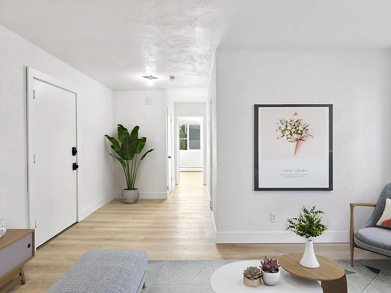 2700 Garfield Ave S #101 — Photo 5
