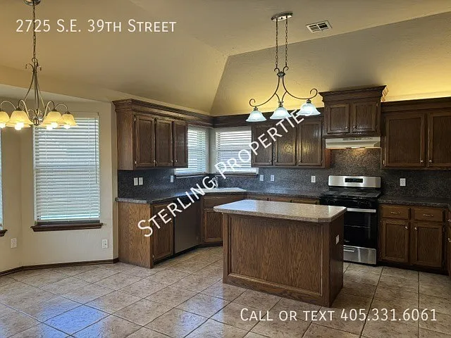 2725 SE 39th St — Photo 7