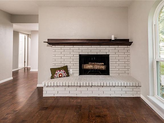 5th image of 1100 Whitehall Dr