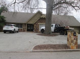 1314 Oakwood Dr, Broken Arrow, OK 74011