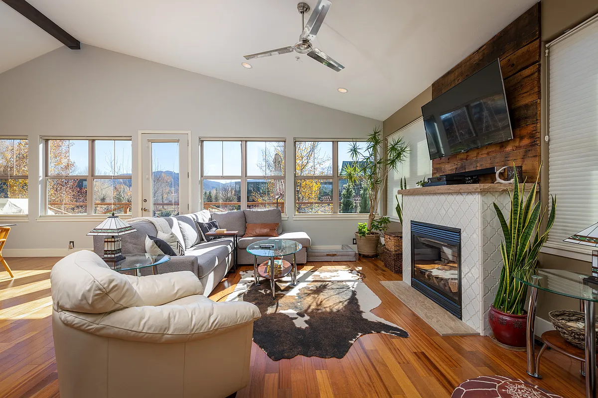 Great Room with vaulted ceiling. Main living area is on second floor with view of mountains. - 444 Jody Rd