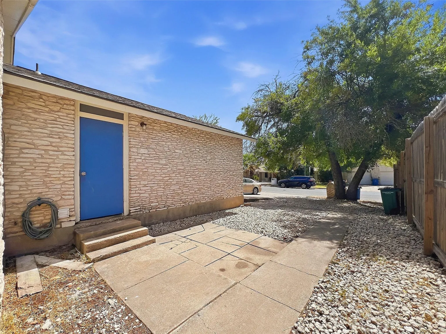 2 bed, 1.0 bath, 1672 sqft, $1,695 — Photo 2