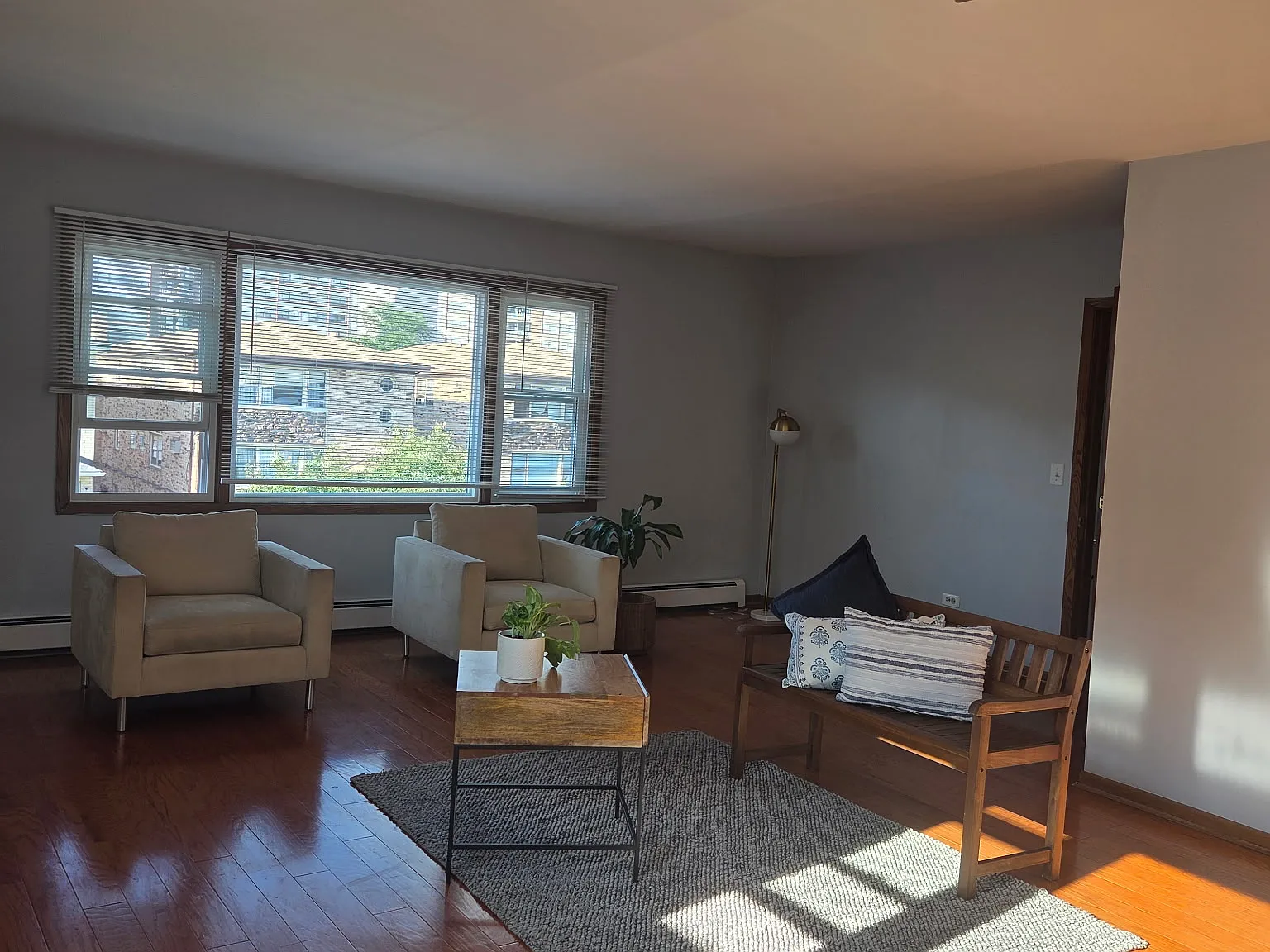 3 bed, 1400 sqft, $2,200 — Photo 3