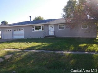 1048 3rd St, Carrollton, IL 62016