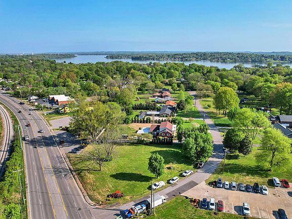 2nd image of 103 Fields Dr