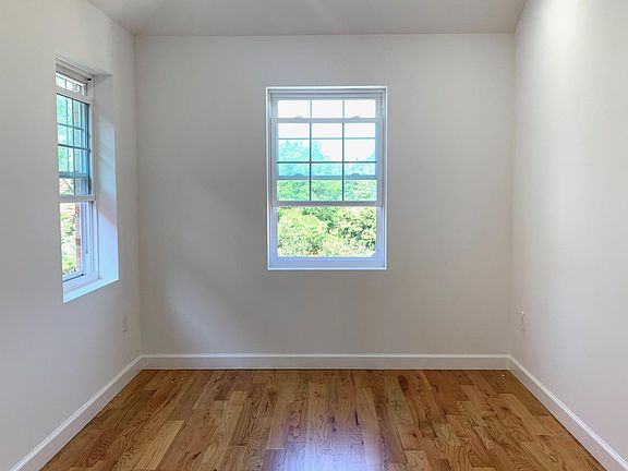 5th image of 260 Buttrick Ave #2