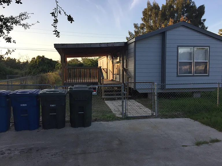 2926 Caprice Dr — Photo 2