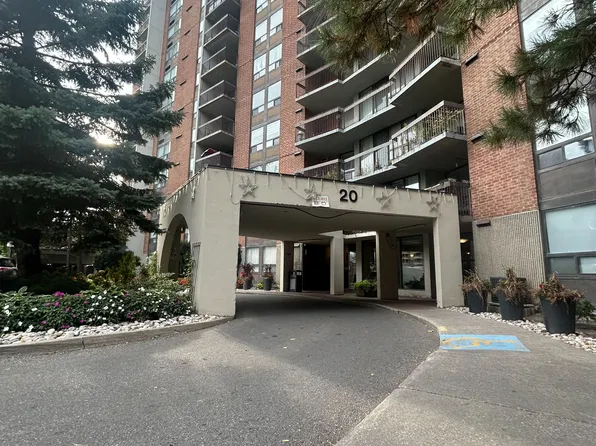 20 Mississauga Valley Blvd Unit 1801, Mississauga, ON L5A 3S1