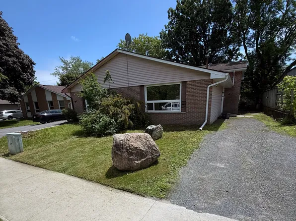 7 Calderwood Dr #1, Kingston, ON K7M 6L5