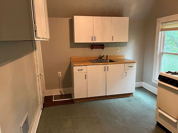 3rd image of 807 Hawley Ave Floor 2