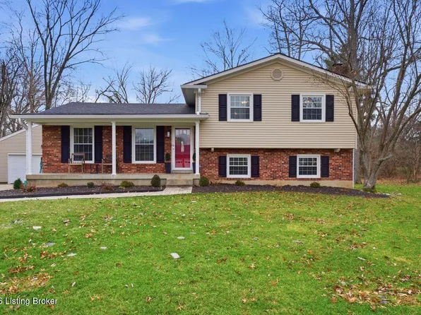 11102 Berwick Pl, Douglass Hills, KY 40243