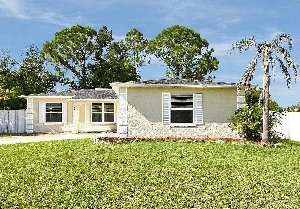 206 Loch Low Dr