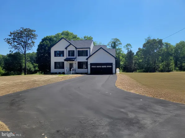 102 Heatherwood Dr, Vineland, NJ 08360
