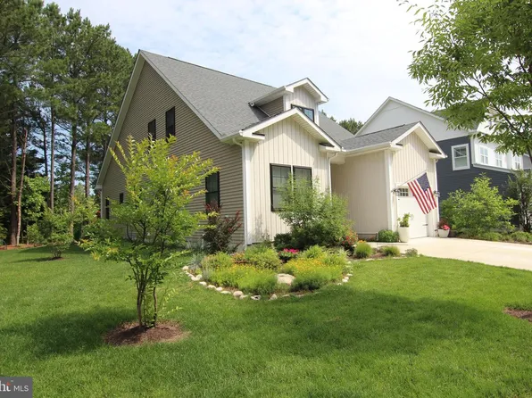 1 Stingray Harbor Dr, Ocean View, DE 19970