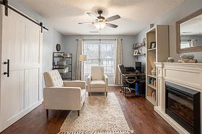 20 Doctors Ct — Photo 12