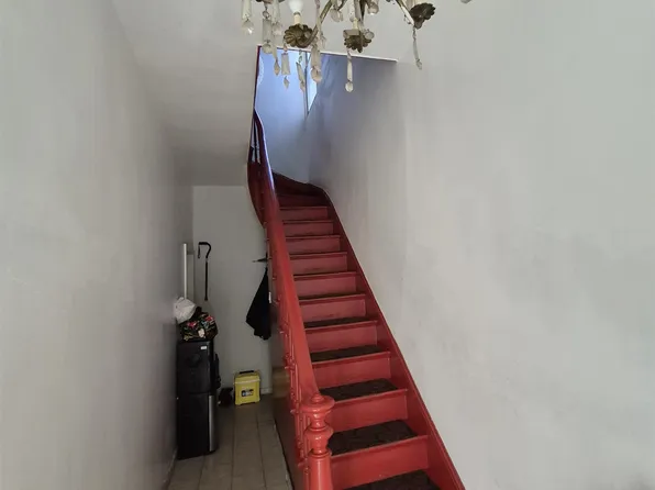 520 42nd Street image 3 of 27