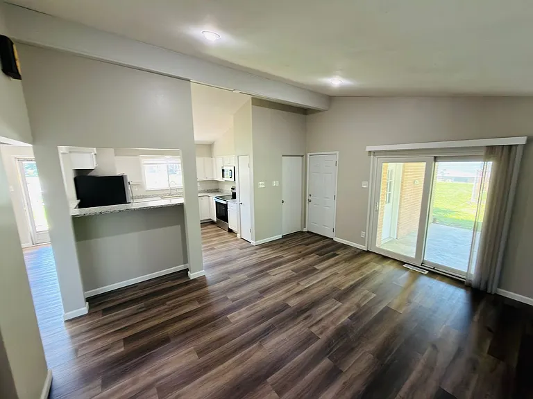 79 Ruth Dr — Photo 6