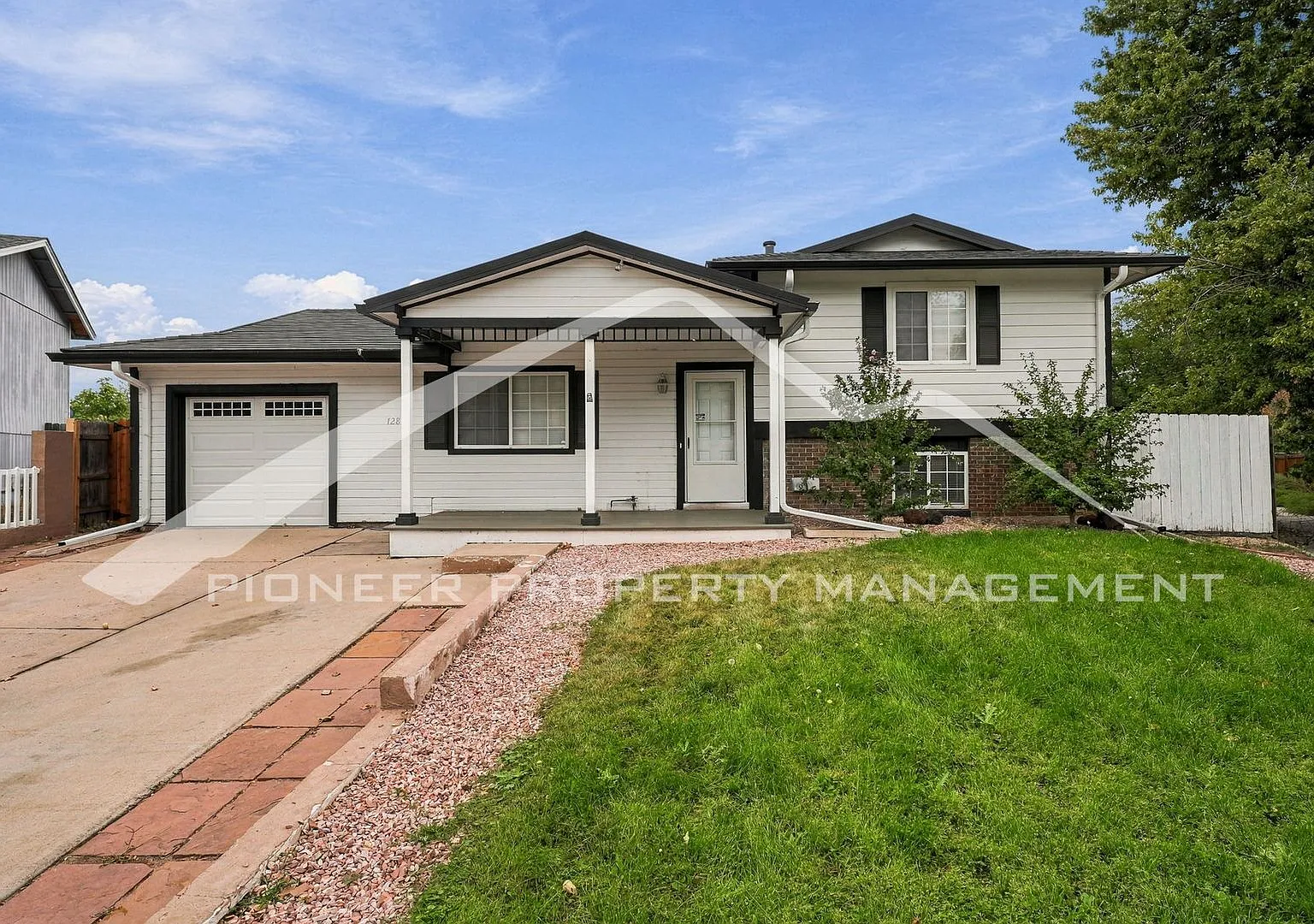 Charming Home with Central AC and Washer/Dryer — Photo 1