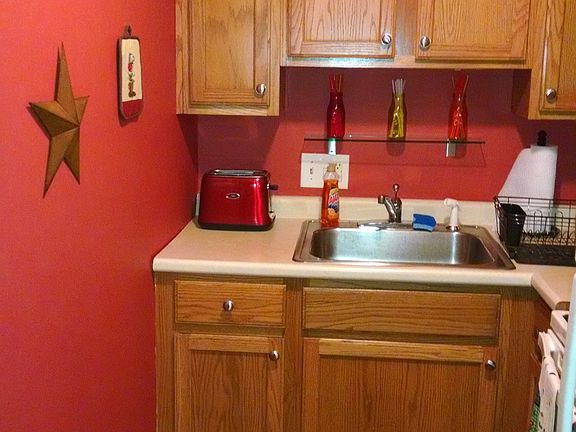 3rd image of 5 Royal Crest Dr APT 3