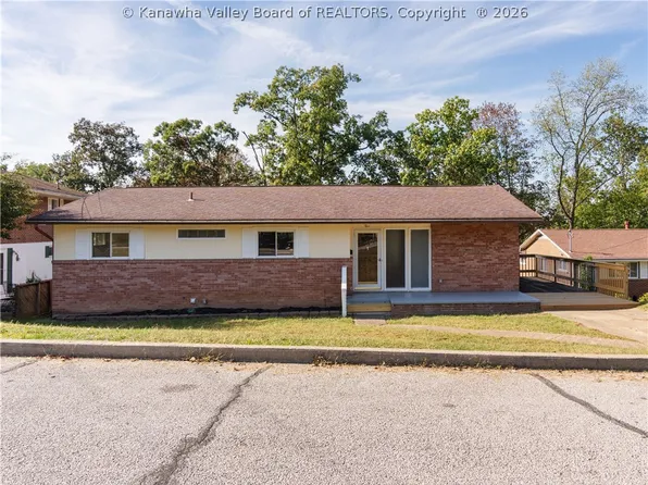 1212 Crown Dr, South Charleston, WV 25309