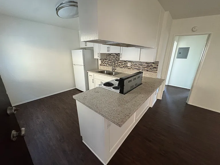 30 W 49th St #3 — Photo 4