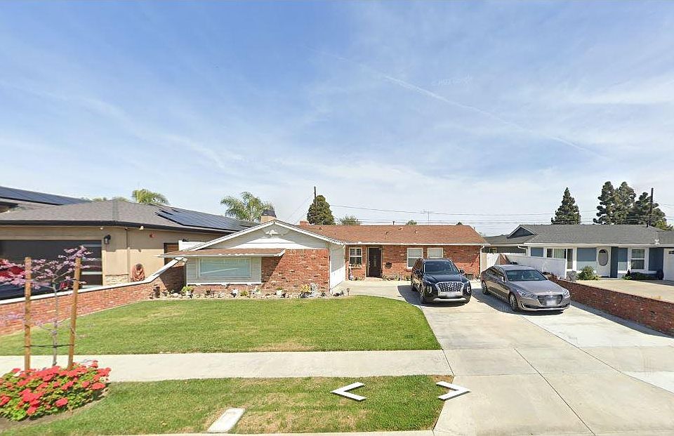 Front Yard Fits 4 Cars