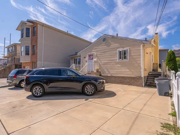 5207 Grand Avenue image 2 of 10