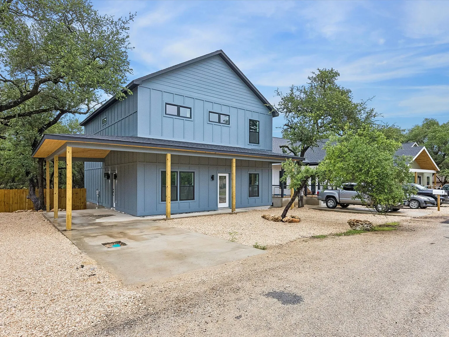 3 bed, 2280 sqft, $2,900 — Photo 1