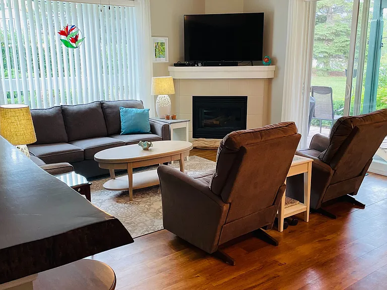 692 Johnston Park Ave — Photo 5