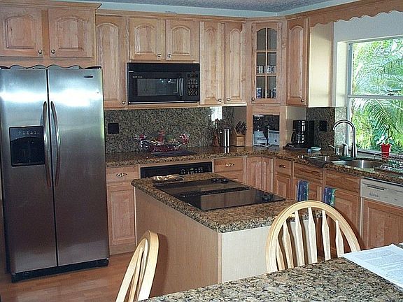 Kitchen w/Granite Counters