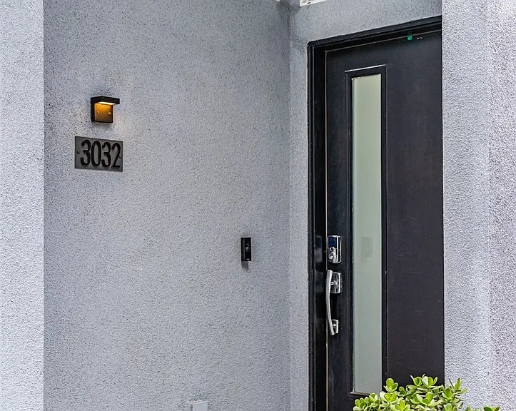 3032 N Coolidge Ave — Photo 2