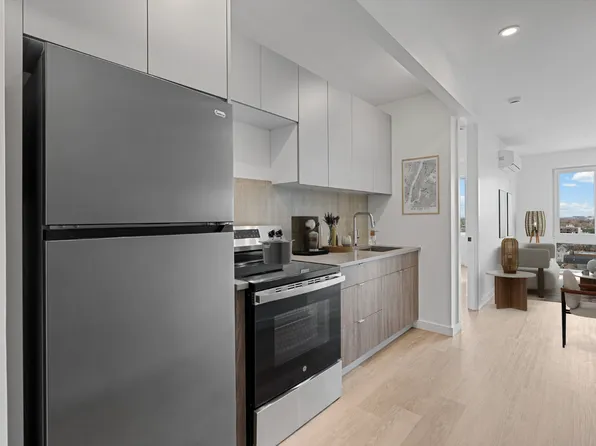 172-02 Hillside Avenue image 3 of 14