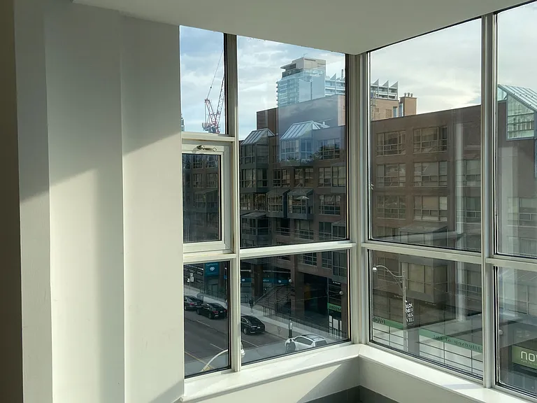77 Avenue Rd #401 — Photo 10