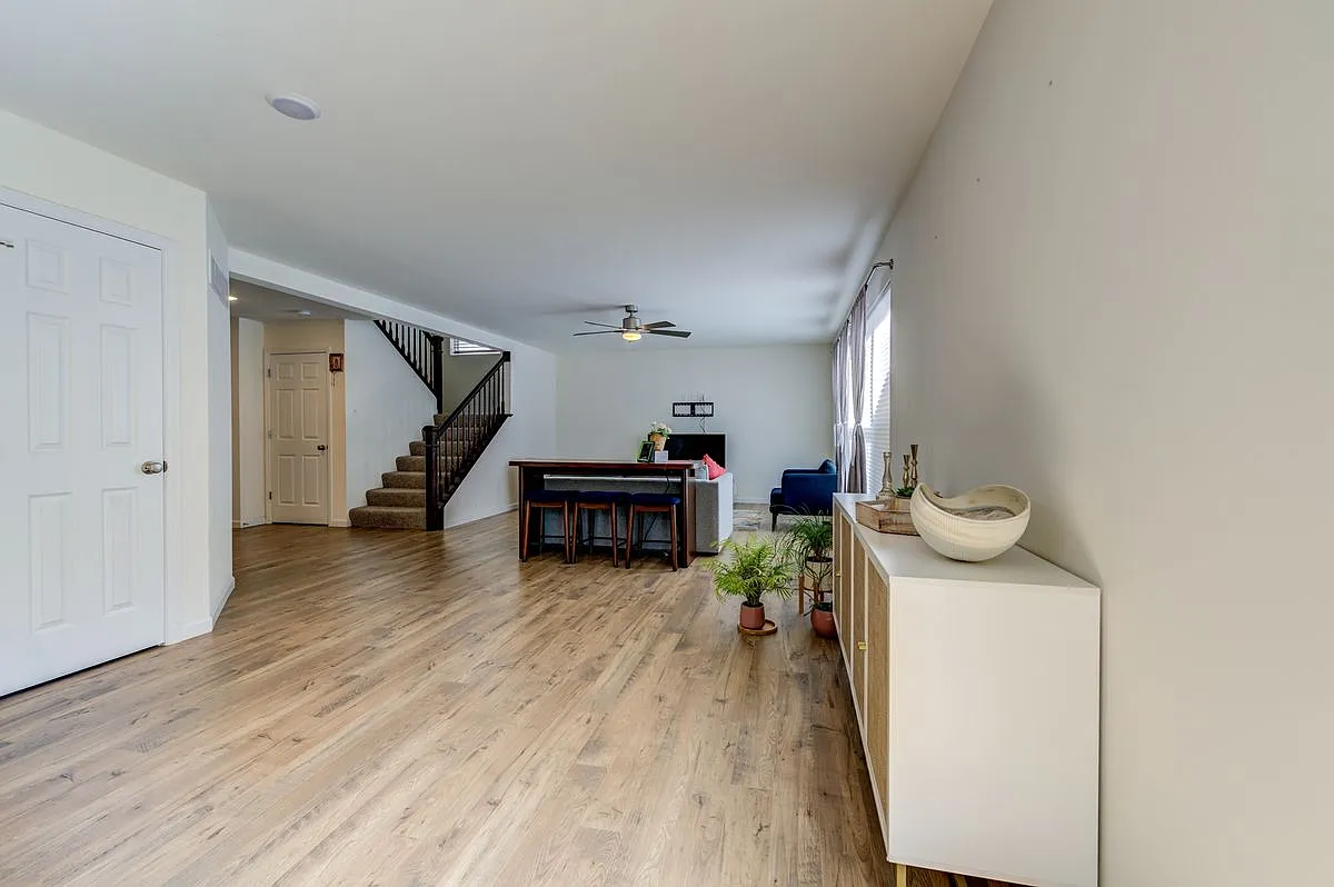 4 bed, 2.5 bath, 2940 sqft, $2,900 — Photo 3