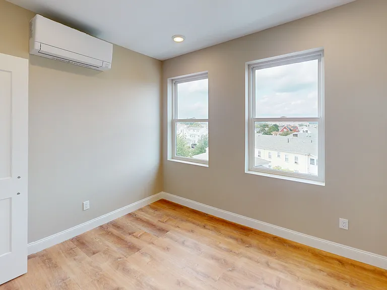 100 Revere St — Photo 25