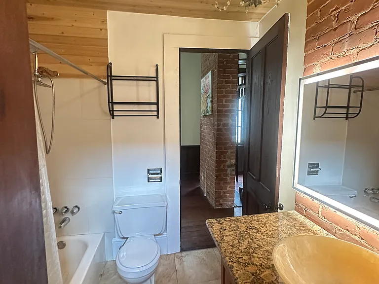1318 Camp St — Photo 10