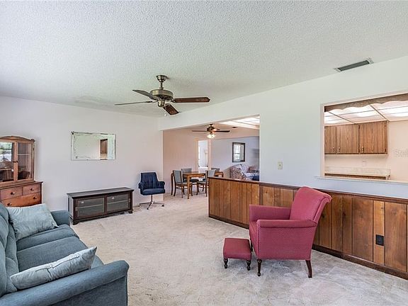4th image of 522 Coleman Dr W