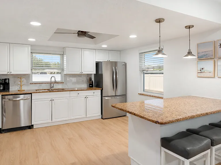 404 Ocean Ct — Photo 13
