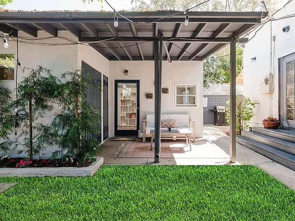 2nd image of 3869 Hollypark Pl