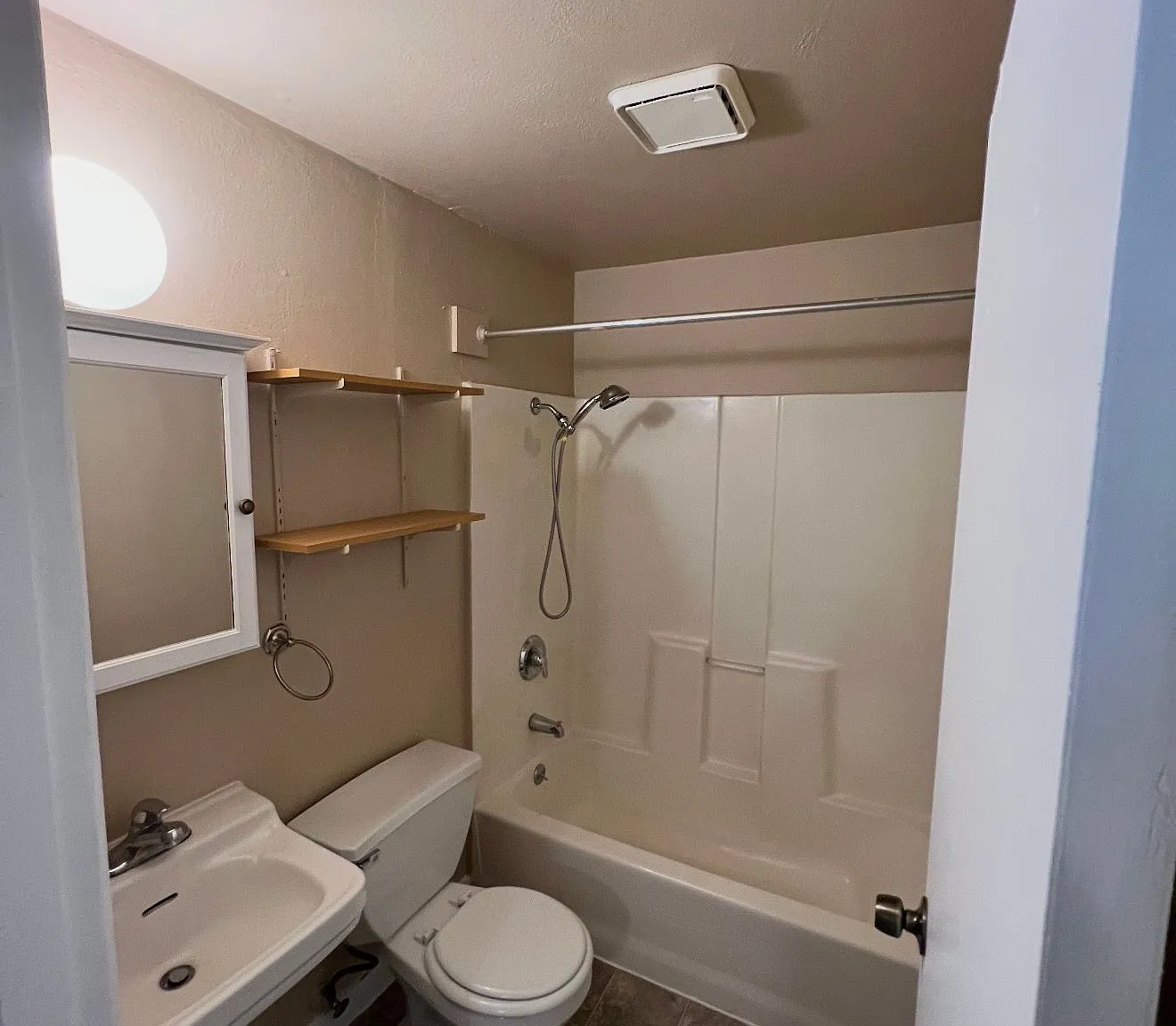 1 bed, 1.0 bath, $1,475 — Photo 4