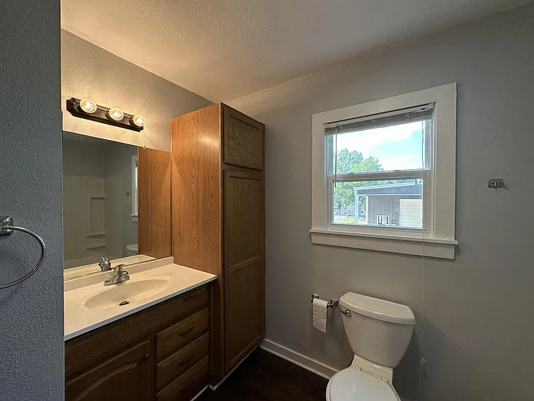 208 N Bowie St — Photo 13