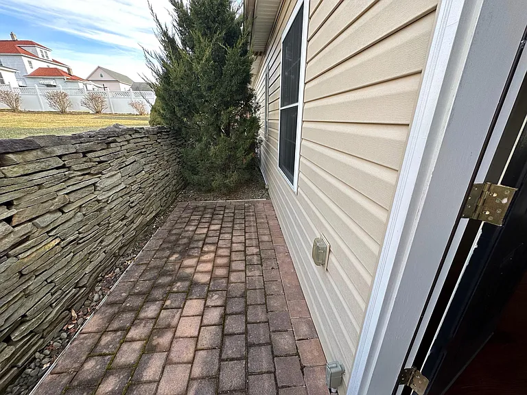 609 Edith St — Photo 14