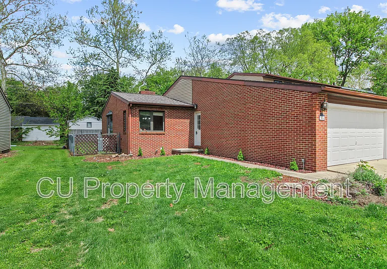 3304 Halifax Dr — Photo 2