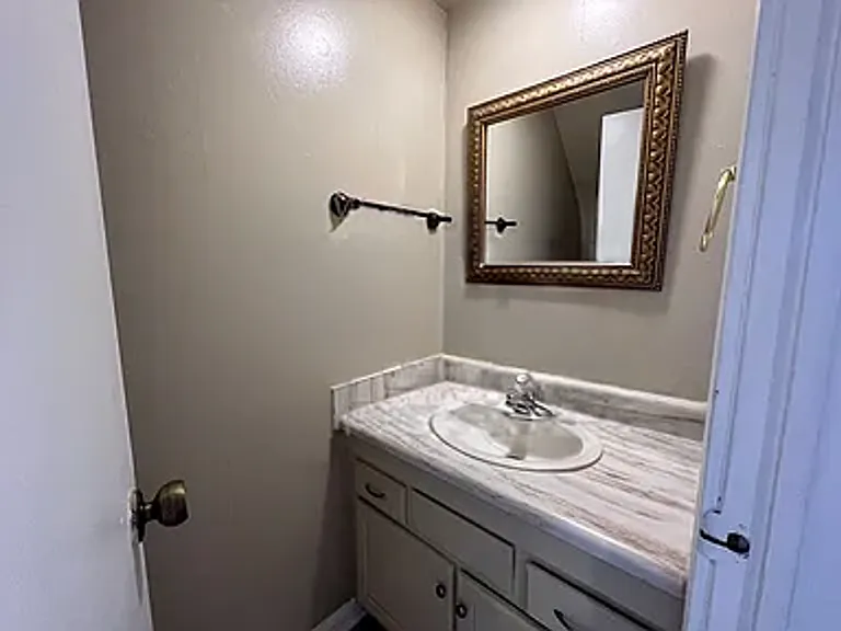 2427 Robley Dr — Photo 6
